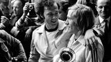 Franz Beckenbauer und Günter Netzer nach dem gewonnenen EM-Finale 1972 mit dem Pokal