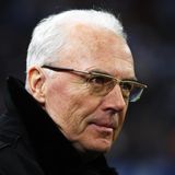 Franz Beckenbauer im Portrait, er hat weißgraues Haar und trägt eine Brille