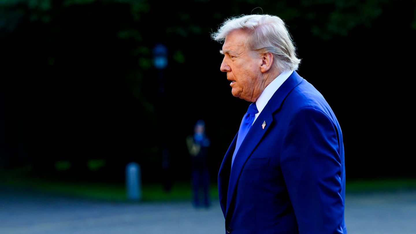 Donald Trump knüpft sich auf dem Nato-Gipfel seine Lieblingsfeinde vor: die "Fake News Medien" Donald Trump knüpft sich auf dem Nato-Gipfel seine Lieblingsfeinde vor: die "Fake News Medien"