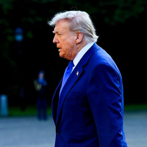 Donald Trump ties his favorite enemies on the NATO summit: the "Fake News Media"