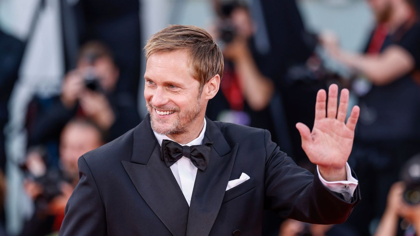 People: Alexander Skarsgård: Casting cried in the shower