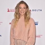 Vip News: Sängerin LeAnn Rimes verliert auf der Bühne ihre Zähne