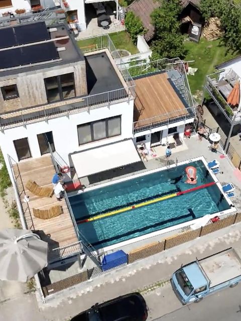 Nachbar eröffnet Freibad im eigenen Vorgarten