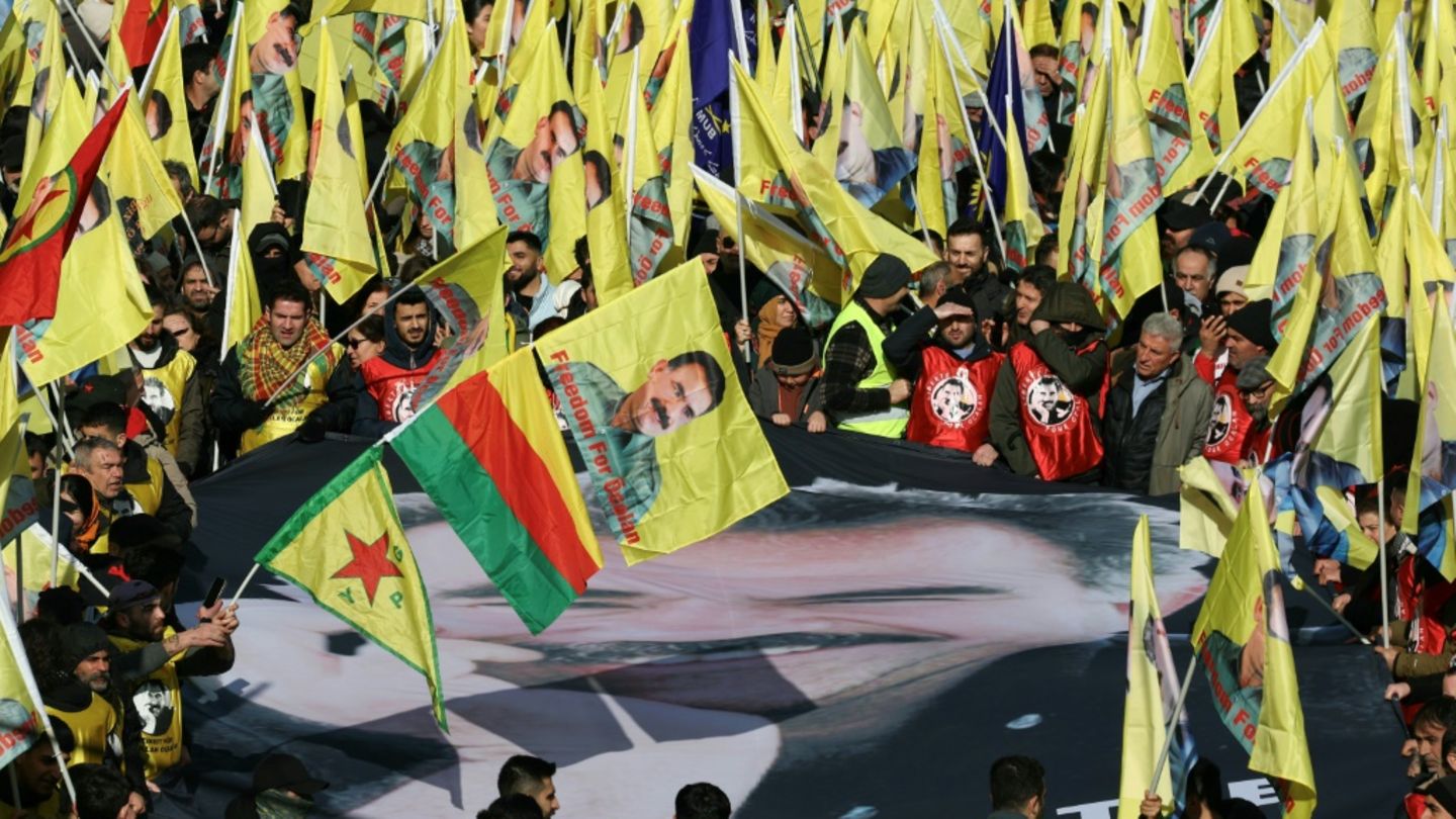 Demonstration für die PKK in Straßburg im Februar
