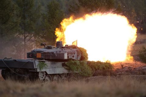 Kampfpanzer Leopard 2 bei Übung