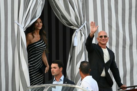 Lauren Sanchez und Jeff Bezos verlassen das Aman Hotel