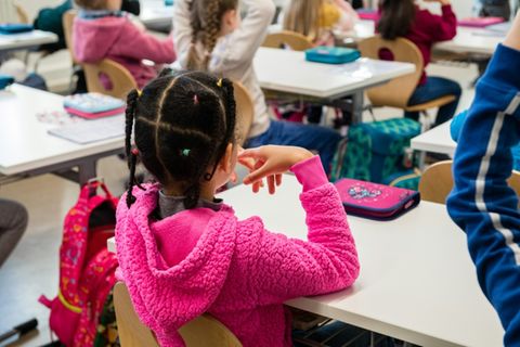 Kinder in einer Grundschule in Dresden