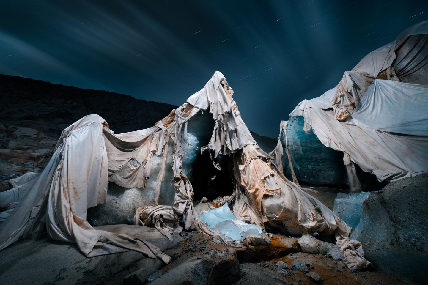 "Carcass of the Ice Beast" Wärmeplane am Rhonegletscher
