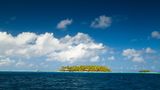 Gelegen im Rangiroa, dem größten Atoll des Tuamotu-Archipels. Knapp vier Hektar groß, Verhandlungsbasis: 1,9 Millionen Euro