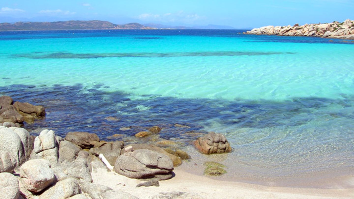 Gelegen in den Îles Lavezzi, einer Inselgruppe zwischen Korsika und Sardinien. Mietpreis für das Anwesen ab 330 Euro