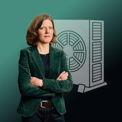 Montage Finanzkolumne mit einer Wärmepumpe im Hintergrund