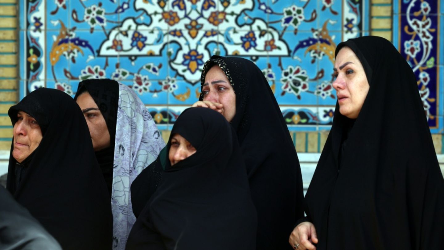 Trauernde Frauen in Teheran
