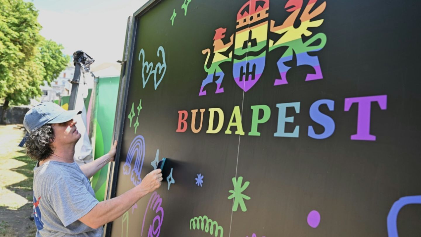 Ein Poster für die Pride-Parade in Budapest