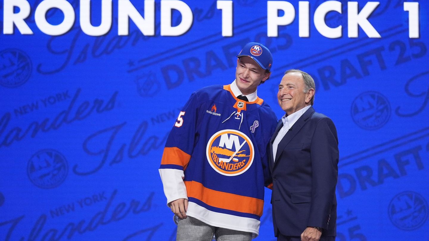 Ice hockey: 17-year-old defender was the first to be selected in the NHL draft