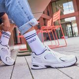 Ein Werbefoto zeigt zwei Füße mit BND-Tennissocken
