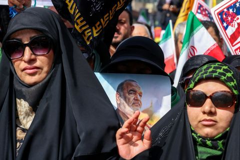 Trauernde in Teheran