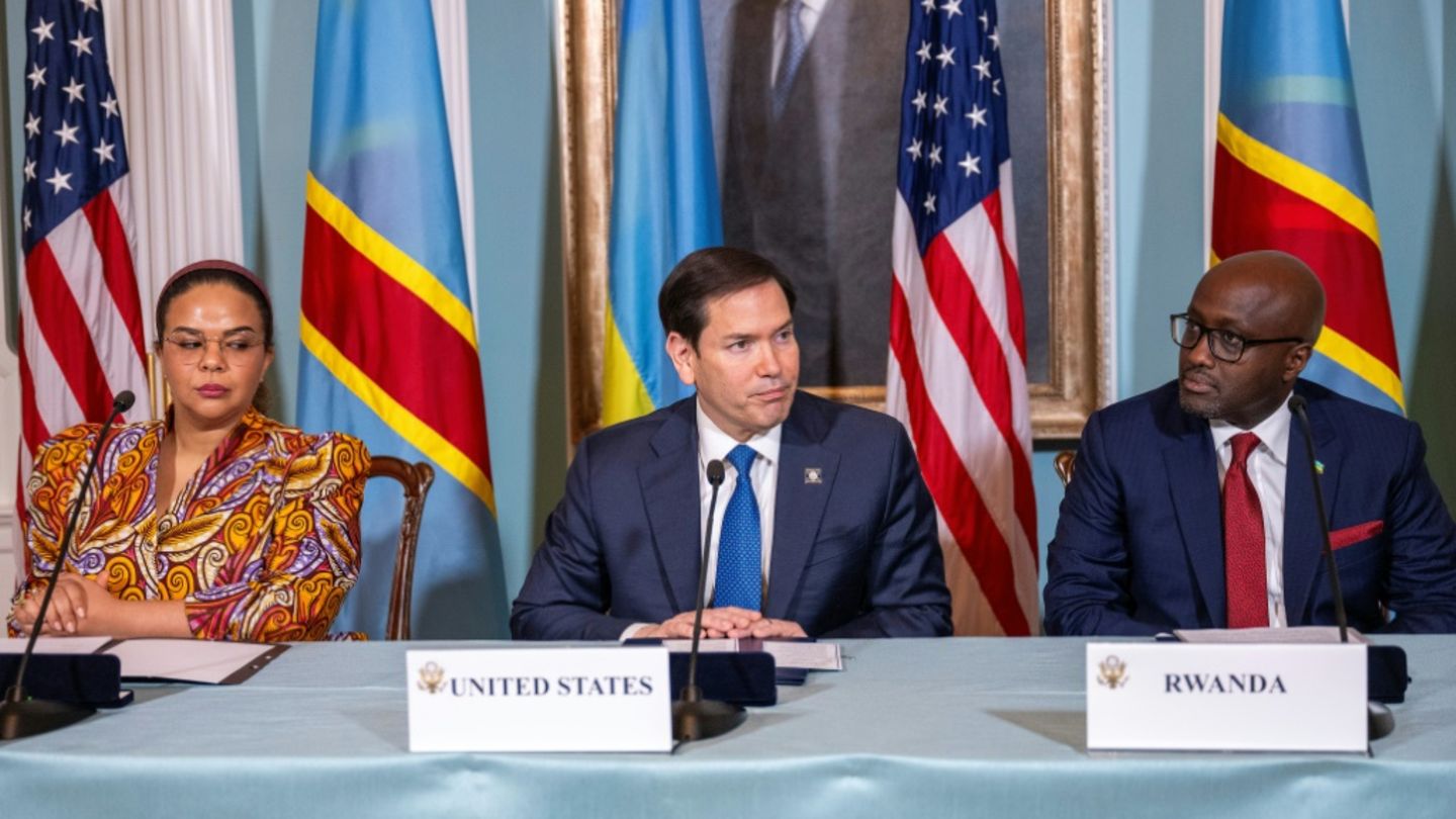 Kayikwamba (v.l.), Rubio und Nduhungirehe in Washington