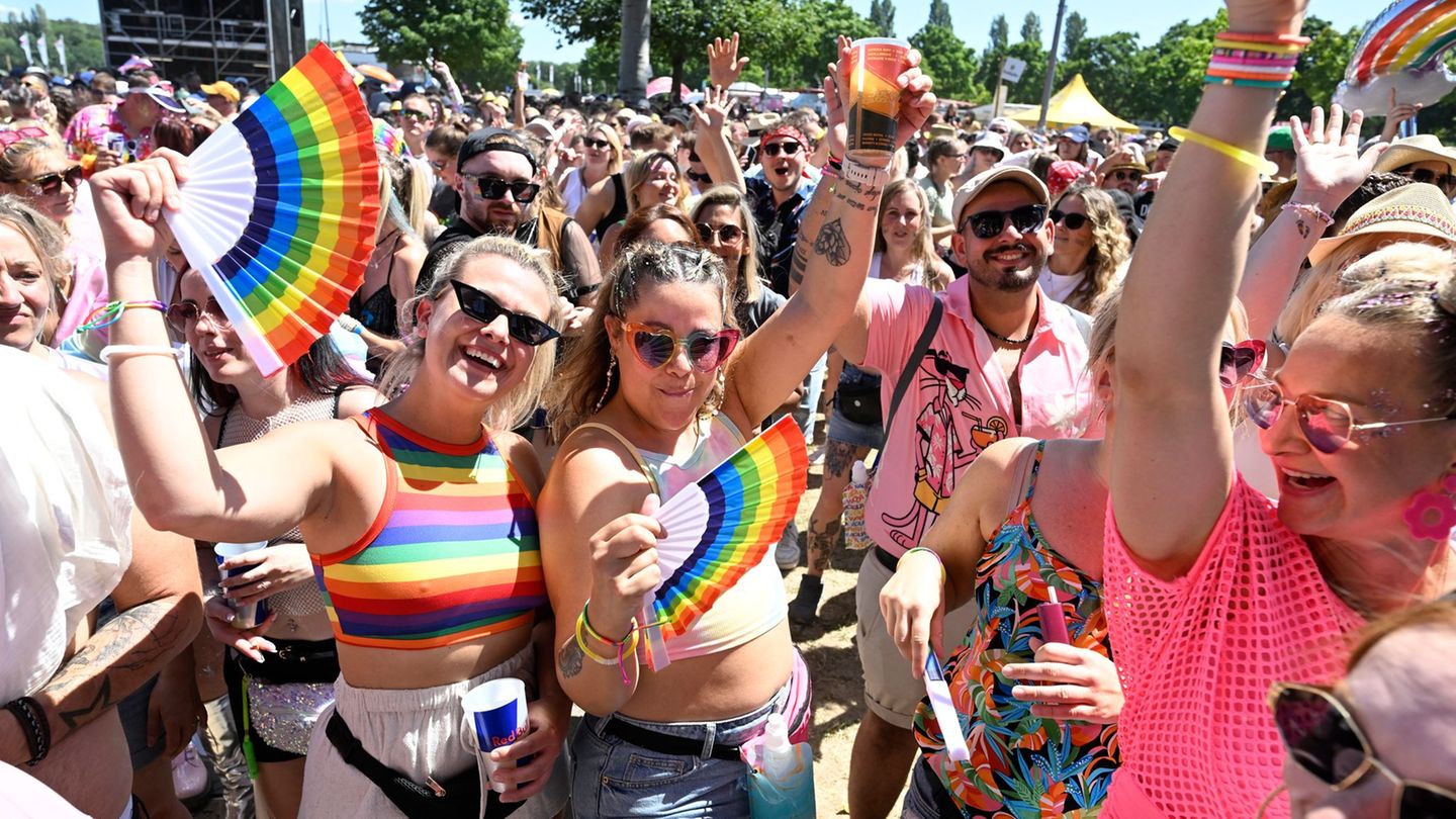 Event: “Rainbow Festival”: With rainbows and music against agitation