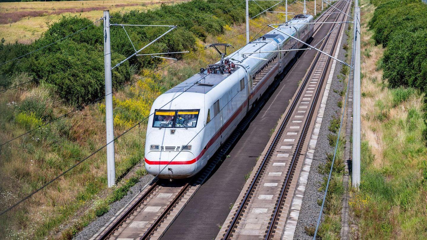 New train platform: Test train drives speed 405 between Erfurt and Leipzig