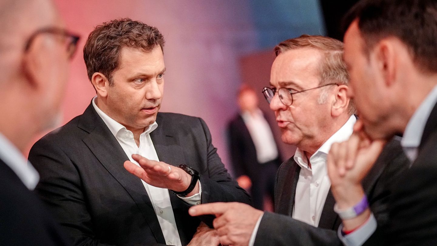 Party congress: SPD uses dispute over mandatory military service
