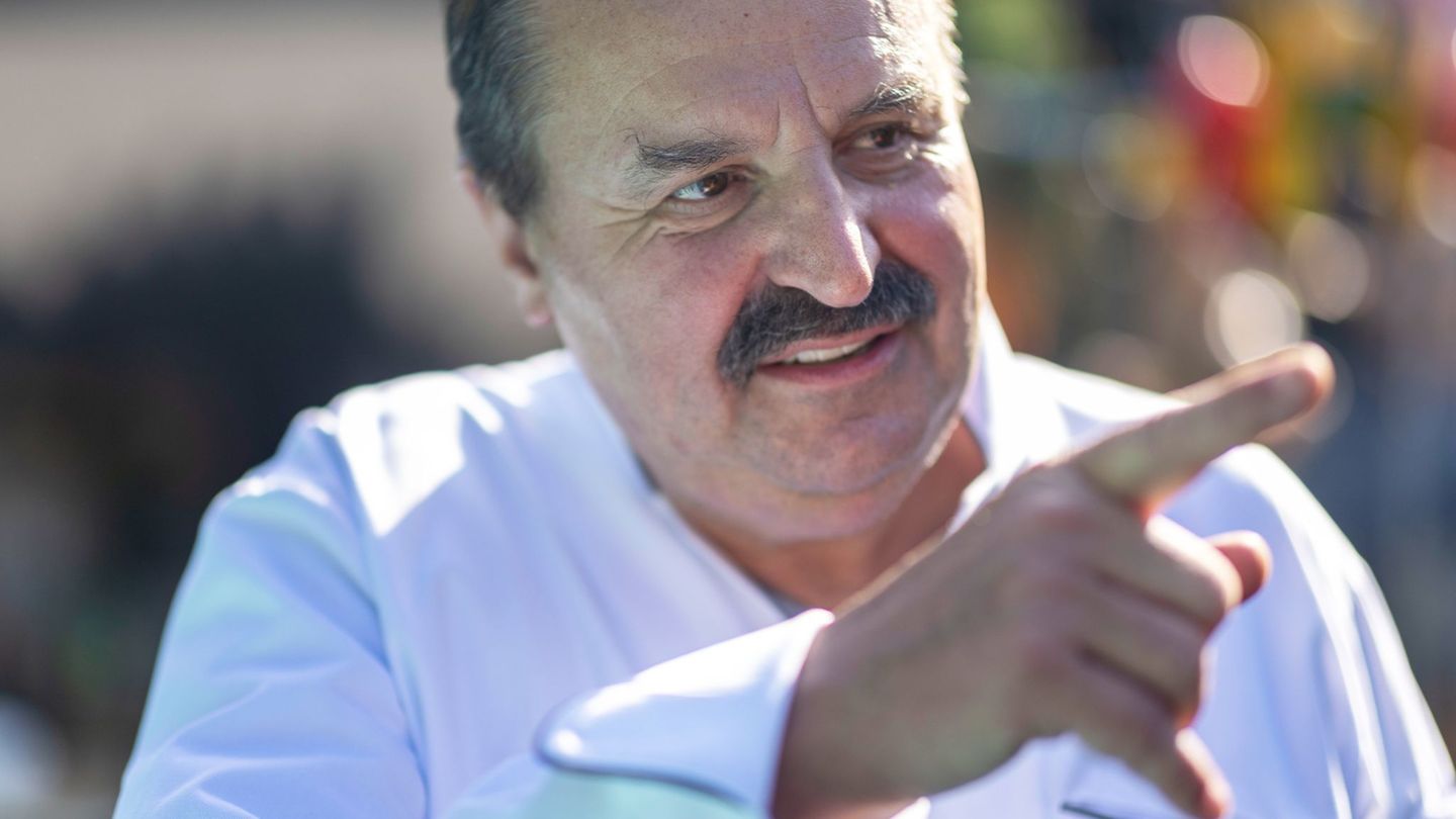 TV chef: Johann Lafer and the grilled sausages with exhaust taste