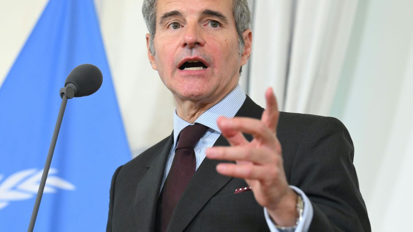 Middle East: Nuclear guard: Iran could resume uranium enrichment