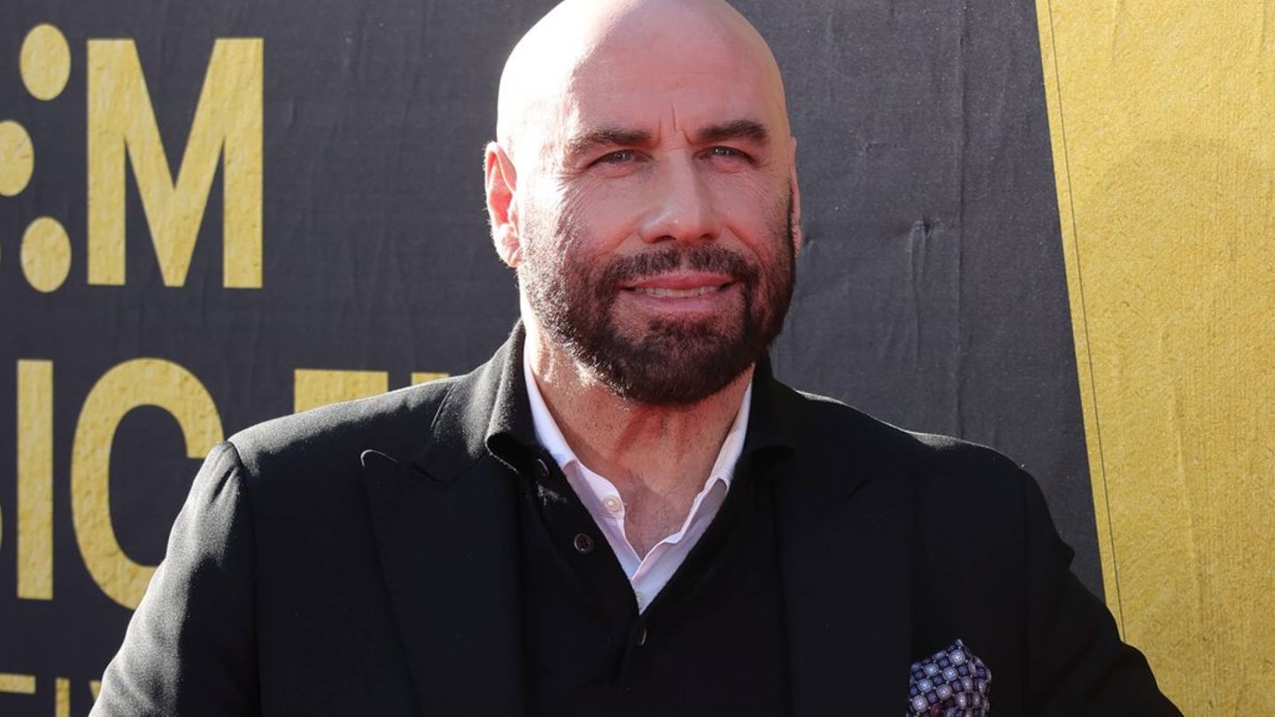 John Travolta: Star surprises as Danny Zuko from “Grease” John Travolta: Star surprises as Danny Zuko from “Grease”