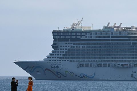 Kreuzfahrtschiff vor Cannes, 2022