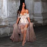 Vip News: Kim Kardashian posiert nachts in Venedig in Dessous