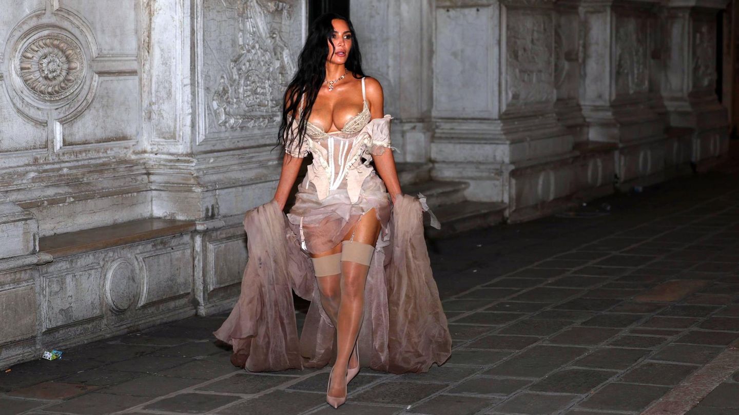VIP News: Kim Kardashian poses in Venice in lingerie at night