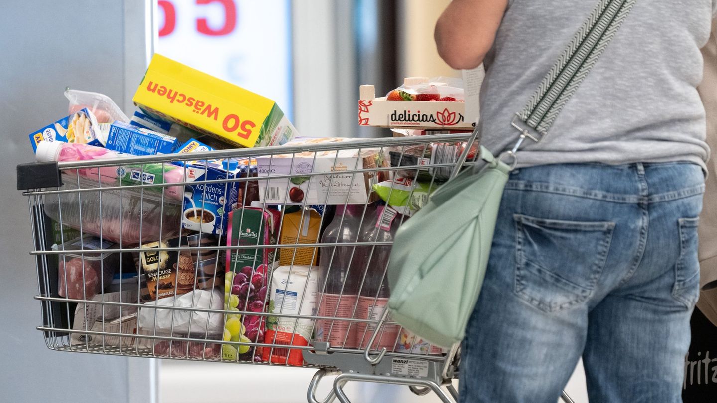Commercial conflict: Do people buy fewer US products because of Trump?