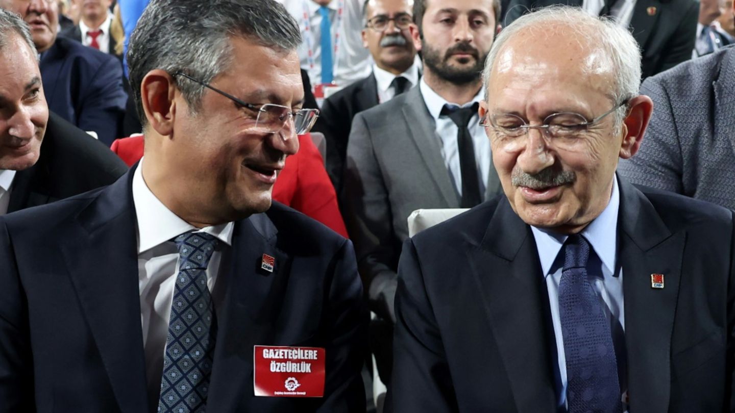 Özgür Özel (links) und Kemal Kilicdaroglu