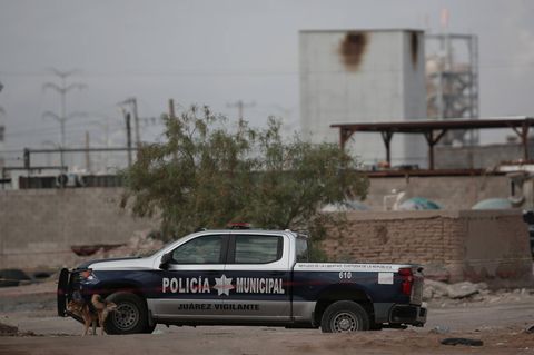 Vor Krematorium in Mexiko steht ein Polizeiauto