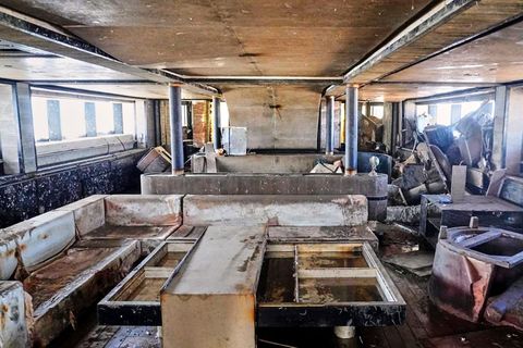 "Es ist schmutzig, scheint aber keine besonderen Schäden zu haben", so der Kommandant der Küstenwache Westsiziliens über den Zustand des Schiffes