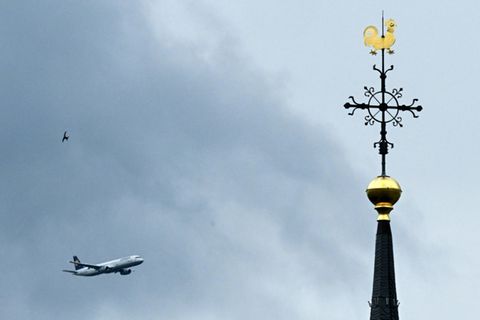 Maschine der Lufthansa über Frankfurt