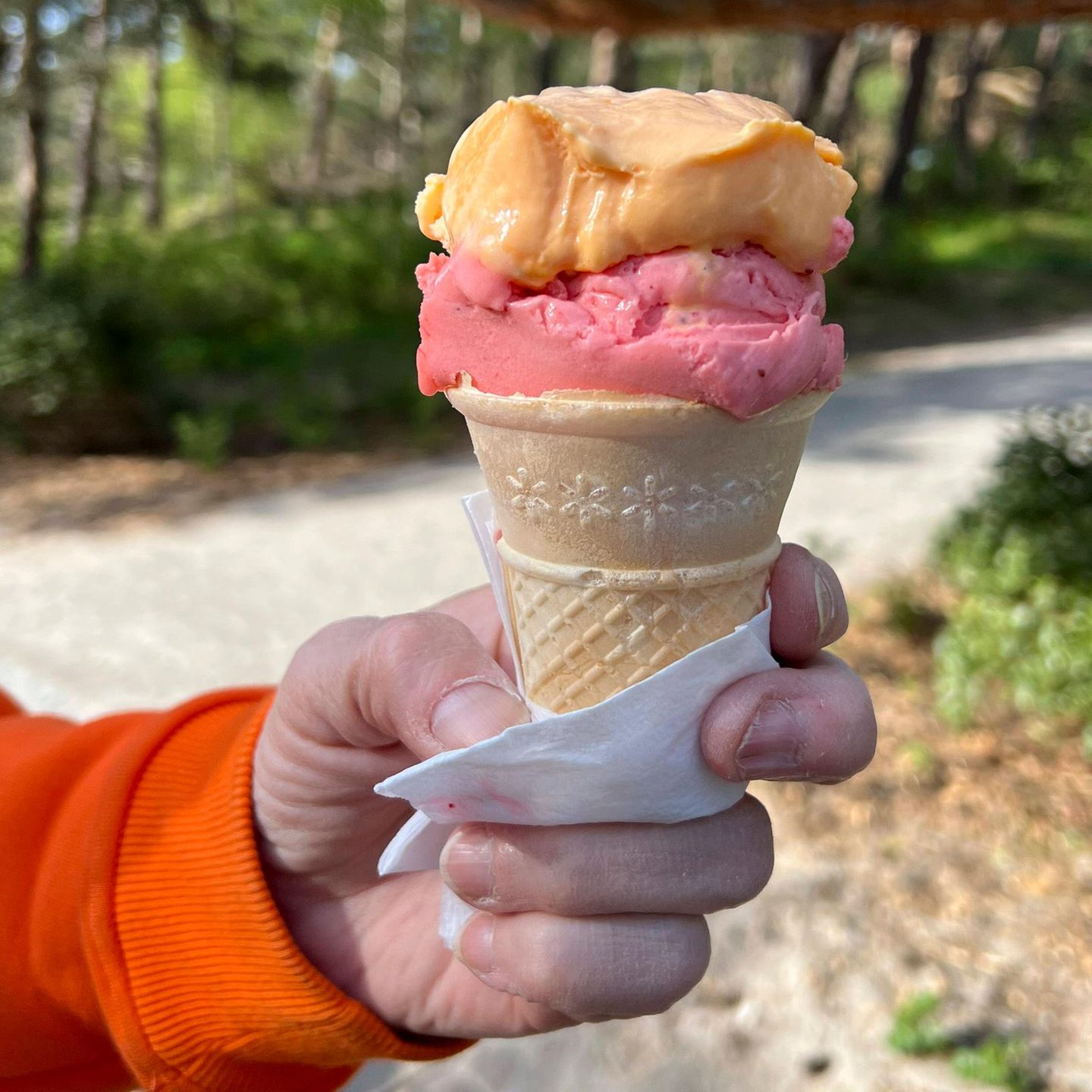 Seine Waffel bekommt man in den meisten Läden samt Eisserviette