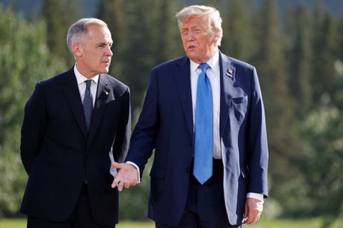 Kanadas Premier Carney (li.) und US-Präsident Trump