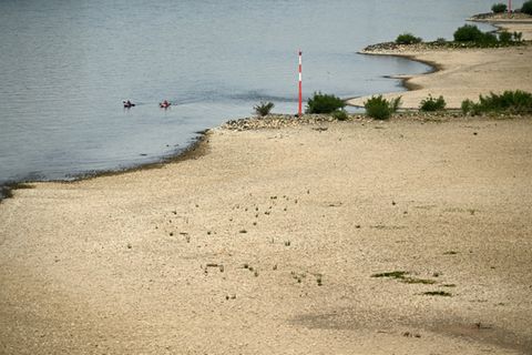 Niedriger Wasserstand im Rhein bei Köln