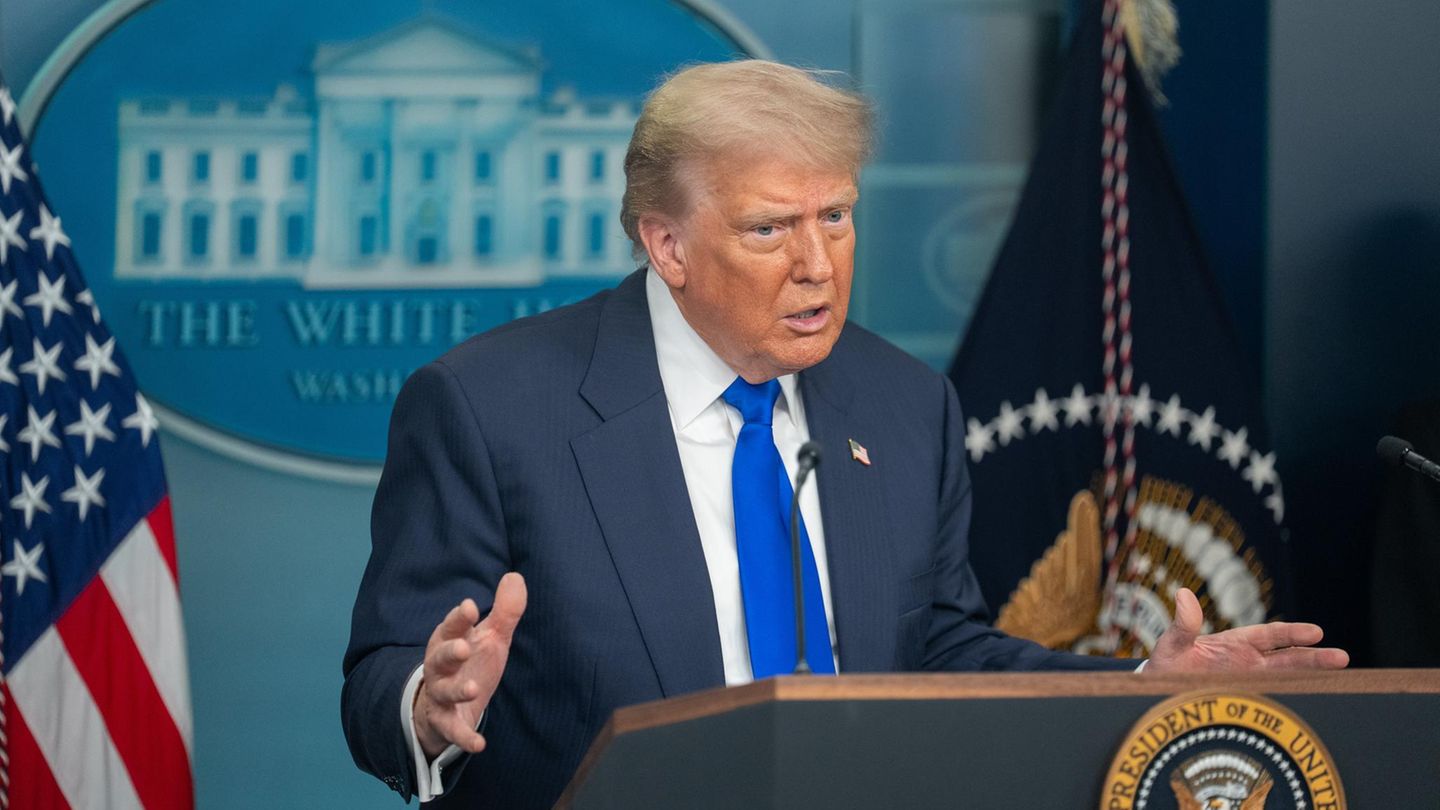 Präsident Donald Trump spricht im Presseraum des Weißen Hauses in Washington D.C.