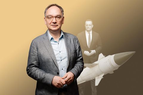 Collage von Nico Fried mit einer Rakete und Jens Spahn im Hintergrund