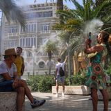 Menschen bei großer Hitze in Valencia