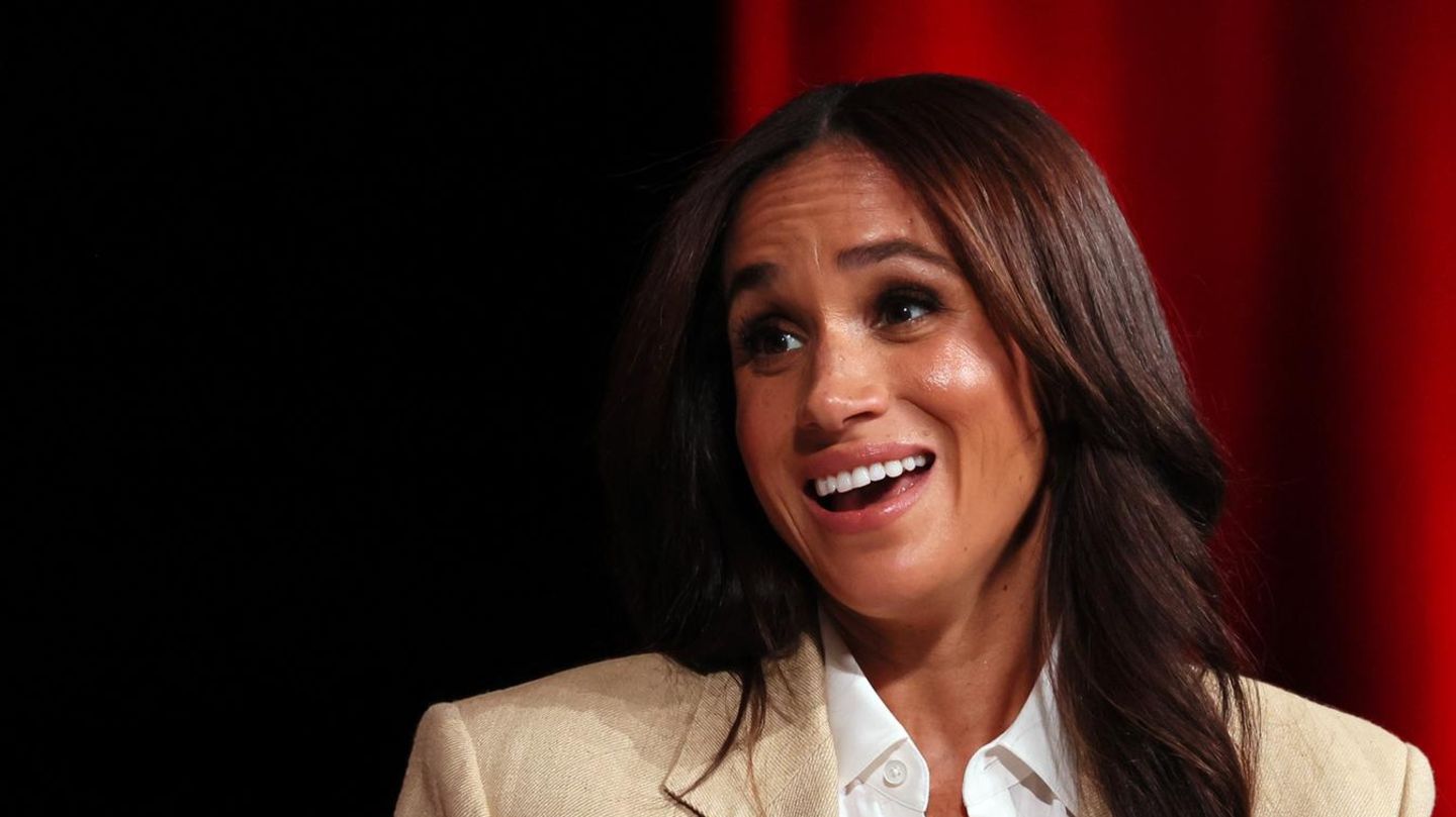 Meghan brings out a wine on Lady di’s birthday