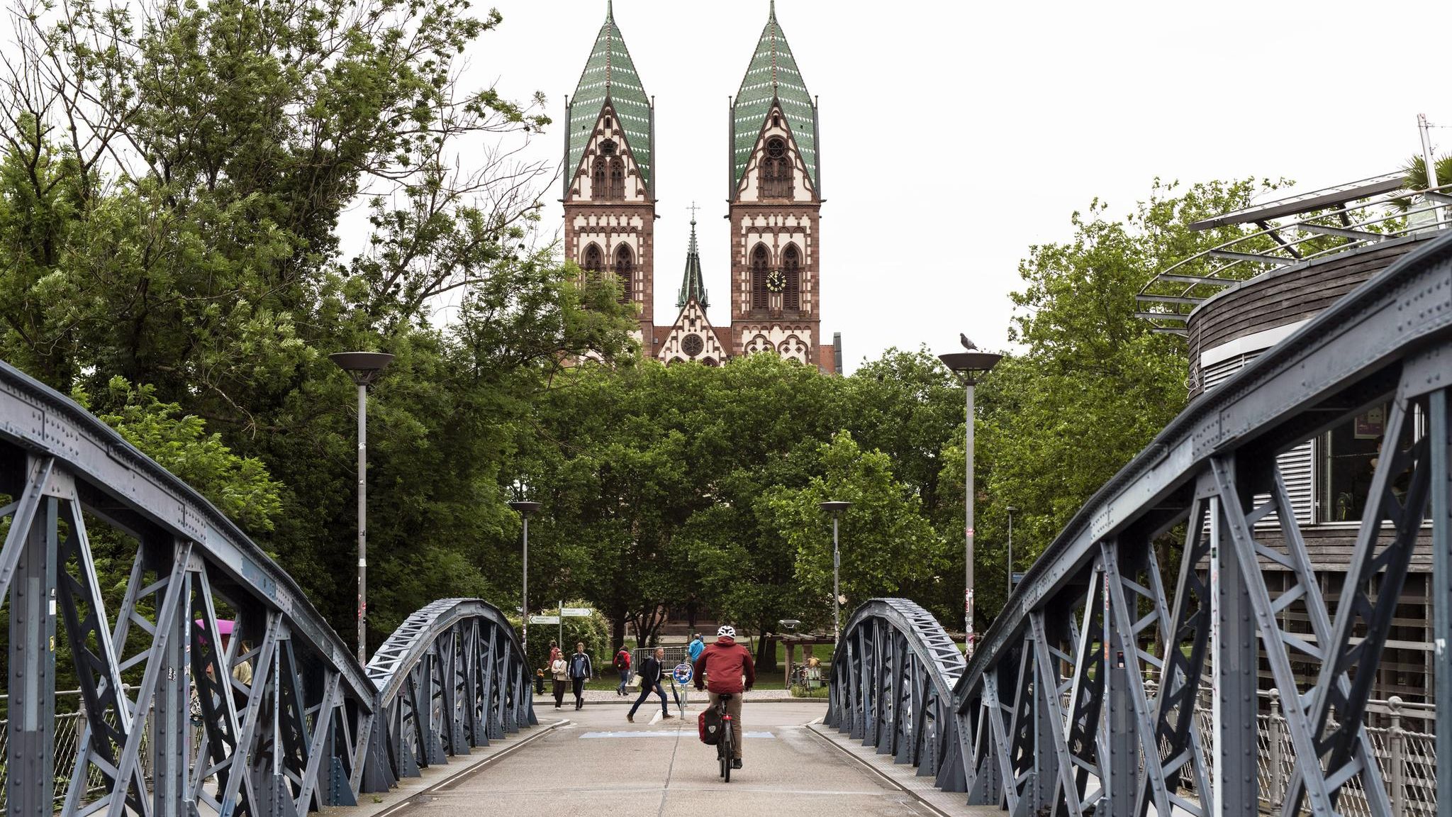 DIe Kirchtürme der Kirche am Stühlinger Kirchplatz