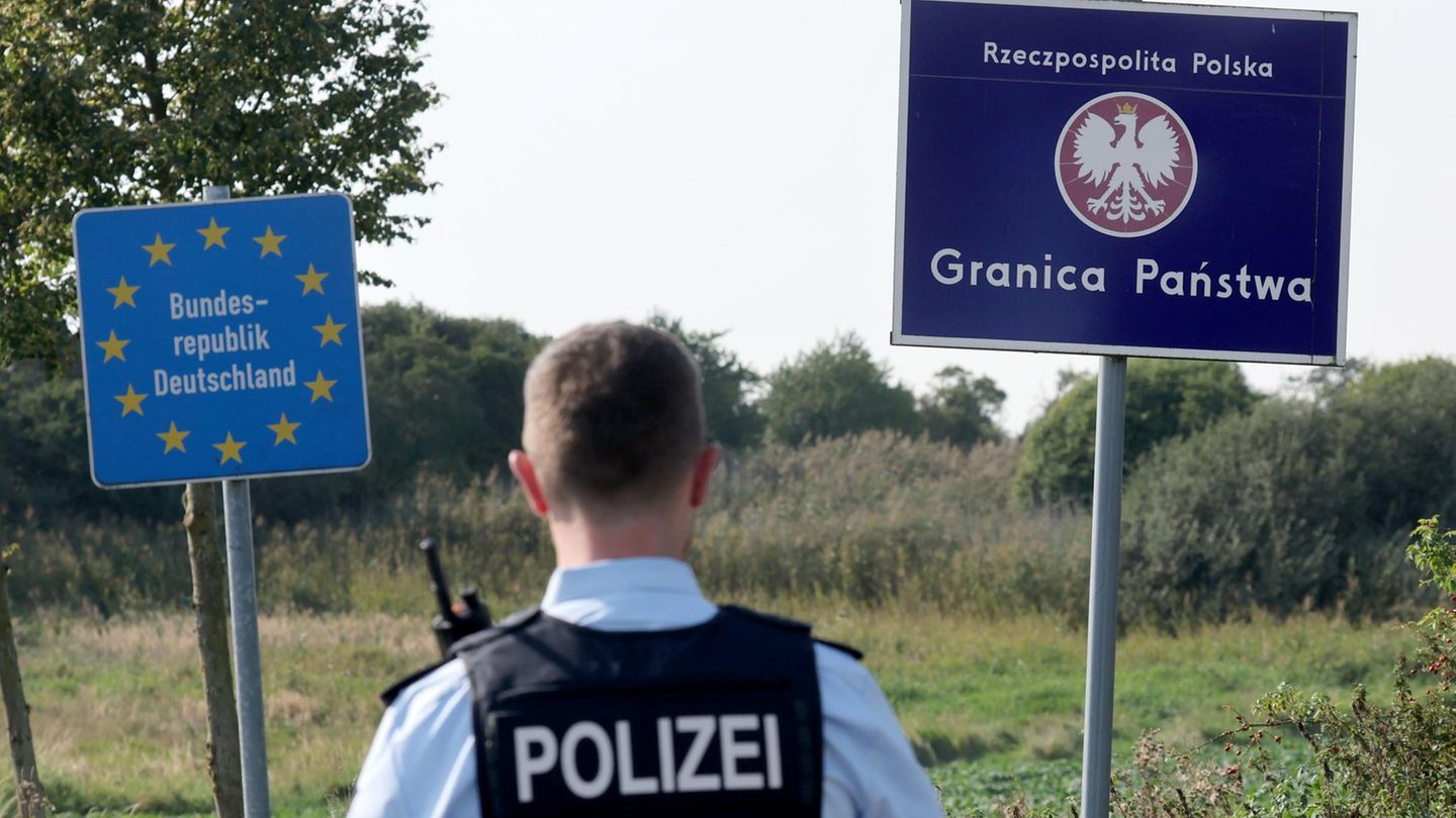 Poland introduces controls at border to Germany