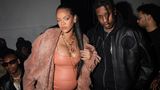 Im engen Kleid: Rihanna mit A$AP Rocky 2022 bei einer Modenschau von Off-White in Paris