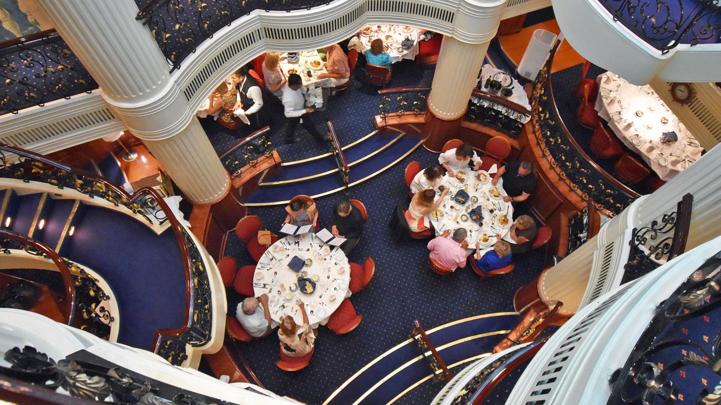 Royal Clipper Atrium