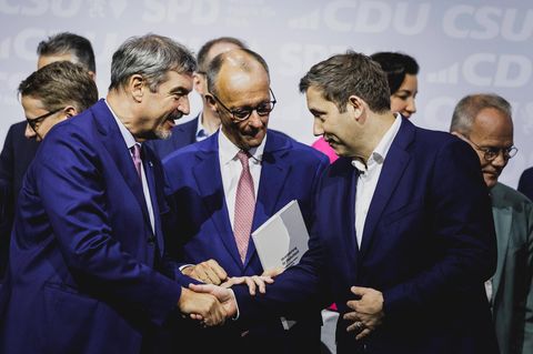 CSU-Chef Markus Söder, Kanzler Friedrich Merz und SPD-Chef Lars Klingbeil (v. l.)