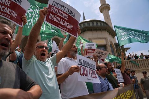 Proteste vor der Taksim-Moschee in Istanbul