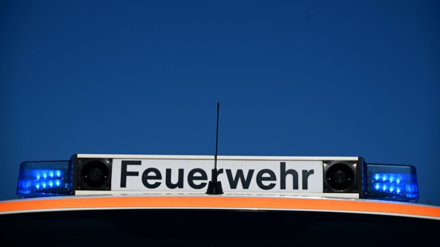 Blaulicht auf einem Einsatzwagen der Feuerwehr in Brandenburg