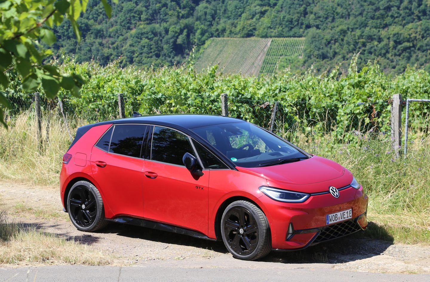 ID.3 GTX: Golf GTI des 21. Jahrhunderts: Der ID.3 GTX in den Weinbergen an der Ahr Golf GTI des 21. Jahrhunderts: Der ID.3 GTX in den Weinbergen an der Ahr
